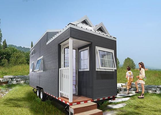 Modulares Fertighaus aus leichtem Stahl auf Rädern: Innovatives Design mit NAS/AS