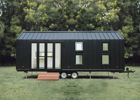 Moderne Glamping-Wohnwagenhäuser Kleines Haus Mobilhaus bereit zum Versand mit Rädern