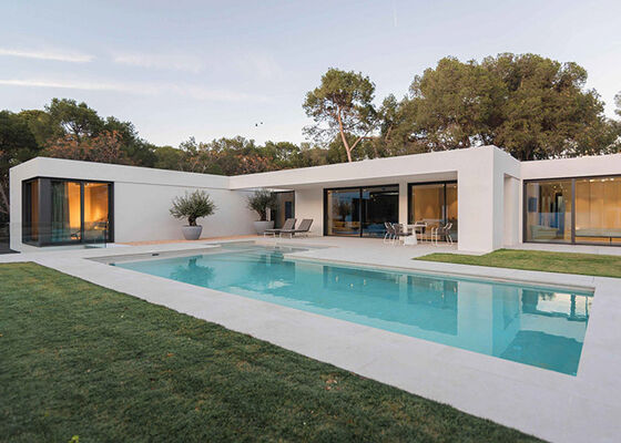 Einfamilienhaus mit Schwimmbad und Stahlrahmenhaus