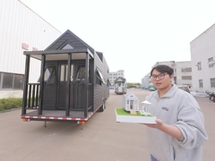 Kleine Häuser auf Rädern von beweglichen Wurzeln